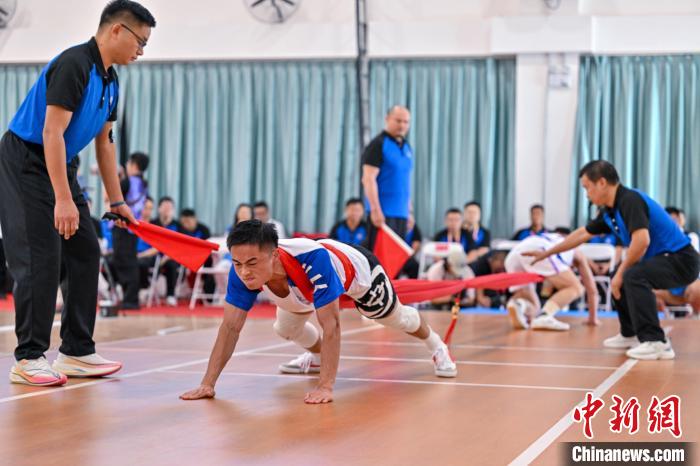 最炫民族风再现：贵州龙舟遥遥领先，云南射弩