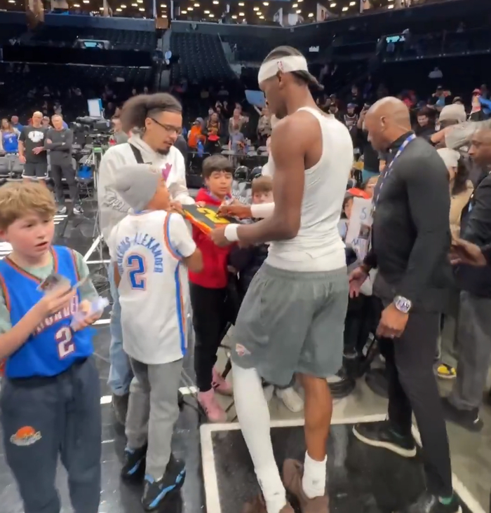 亚历山大狂砍40+雷霆大胜篮网创10连胜纪录