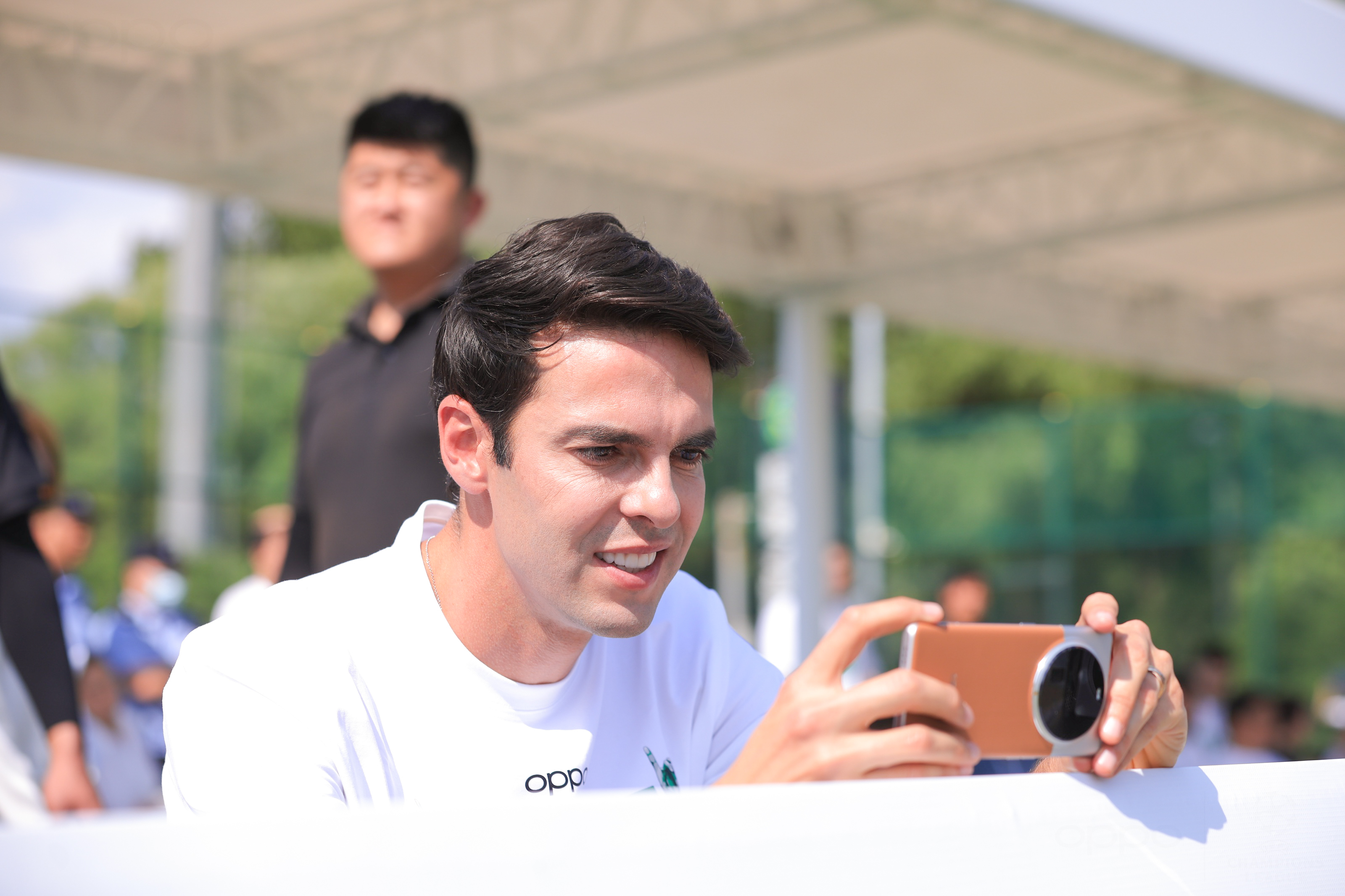 巴西球星卡卡指导贵州元宝女足与清华附小小球