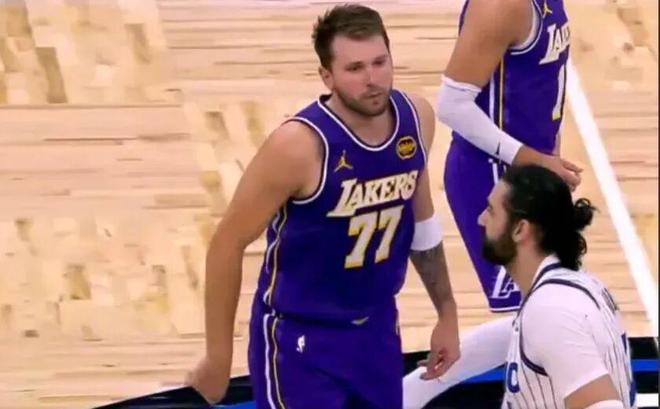 东契奇技术犯规撤销引关注 湖人冲击总冠军关键