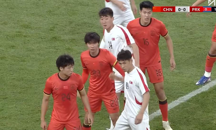 中国U23男足点球绝平朝鲜队 艰难抢得1分