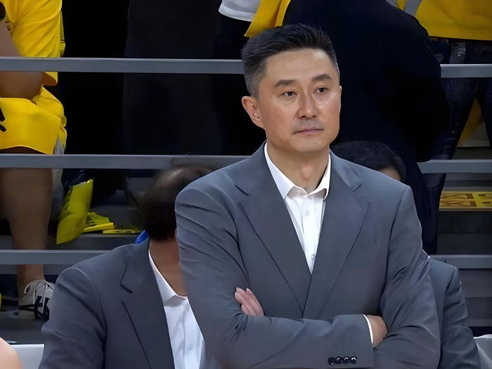 杜锋重用麦考尔广东队输球换状态