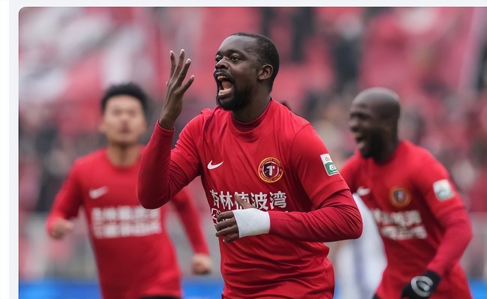 中超门将韩镕泽手球领黄牌引争议