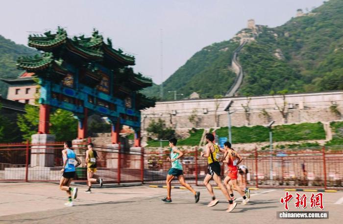 全球山地跑世界杯首秀居庸关长城 500名选手竞逐